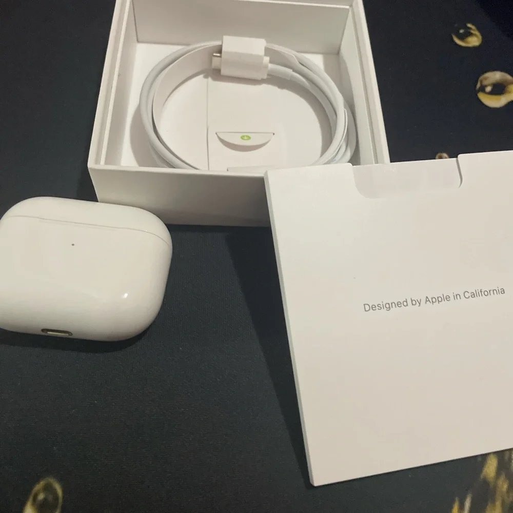 Apple Wireless Earbuds in White